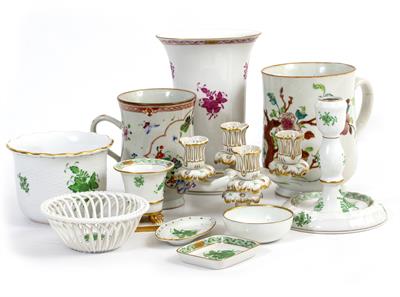 Lot 117 - A COLLECTION OF PORCELAIN