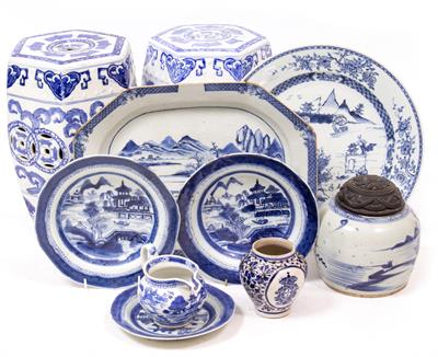 Lot 121 - A COLLECTION OF CHINESE CERAMICS