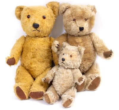 Lot 129 - THREE VINTAGE TEDDY BEARS