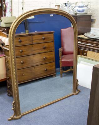 Lot 160 - A LATE 19TH / EARLY 20TH CENTURY GILT FRAMED WALL MIRROR