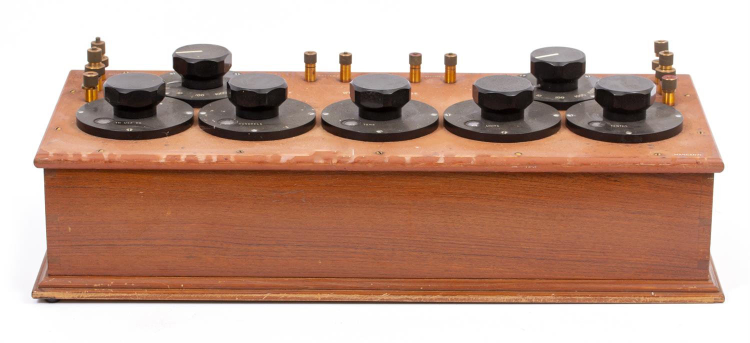 Lot 181 - SULLIVAN & GRIFFITHS WHEATSTONE BRIDGE PRECISION RESISTANCE BOX