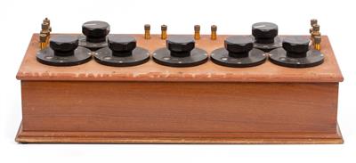 Lot 181 - SULLIVAN & GRIFFITHS WHEATSTONE BRIDGE PRECISION RESISTANCE BOX