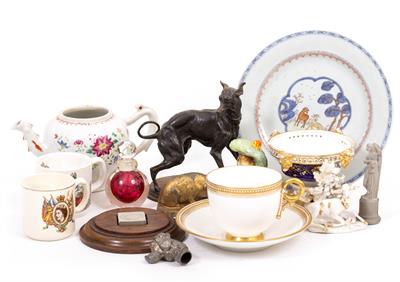 Lot 237 - AN 18TH CENTURY CHINESE FAMILLE ROSE TEAPOT