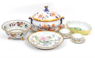 Lot 238 - A QUANTITY OF VARIOUS CERAMICS