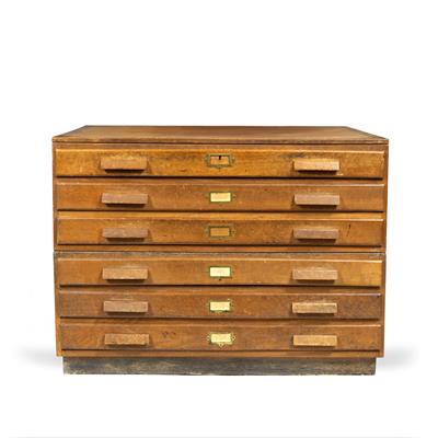 Lot 257 - A VINTAGE LIGHT OAK MULTI-DRAWER PLAN CHEST