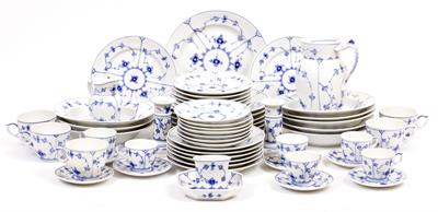 Lot 271 - A PART ROYAL COPENHAGEN TEA AND DINNER SERVICE