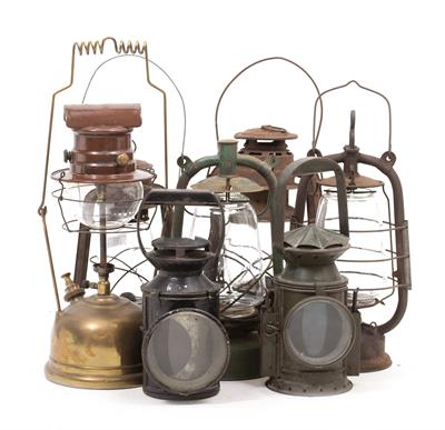 Lot 272 - A COLLECTION OF LAMPS AND LANTERNS