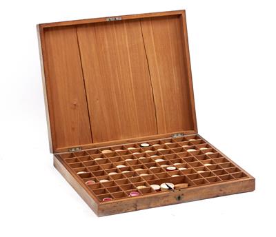 Lot 288 - A SHALLOW MAHOGANY BOX