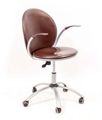 Lot 289 - A BROWN LEATHERETTE UPHOLSTERED ADJUSTABLE DESK CHAIR