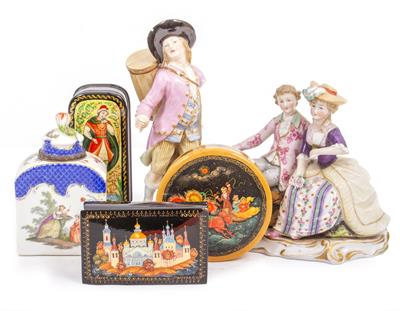 Lot 331 - A SAMPSON PORCELAIN SCENT BOTTLE OR FLASK