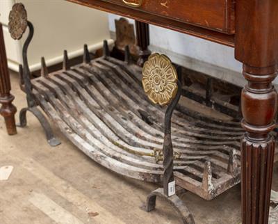 Lot 340 - A FIRE GRATE