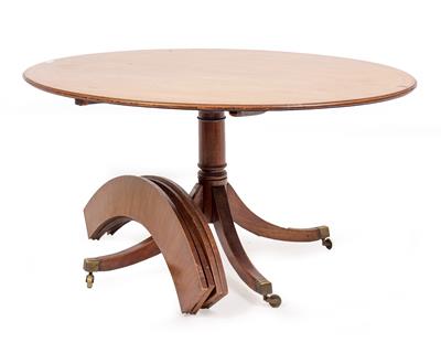 Lot 372 - A GEORGIAN TILT TOP TABLE