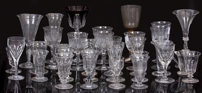 Lot 376 - A QUANTITY OF GLASSWARE