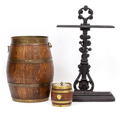 Lot 394 - A 20TH CENTURY COOPERED BLACK STICK STAND