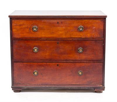 Lot 401 - A VICTORIAN MAHOGANY CHEST OF THREE LONG DRAWERS