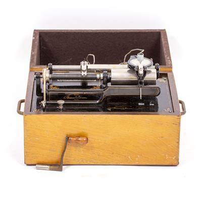 Lot 406 - A THOMAS EDISON TRIUMPH PHONOGRAPH