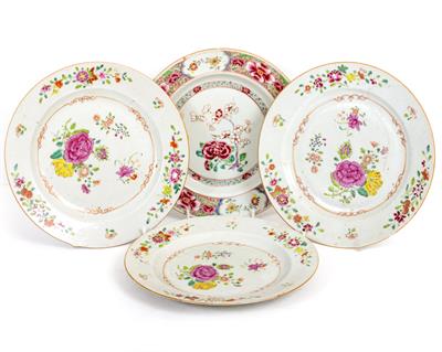 Lot 416 - FOUR 18TH CENTURY CHINESE FAMILLE ROSE PORCELAIN PLATES