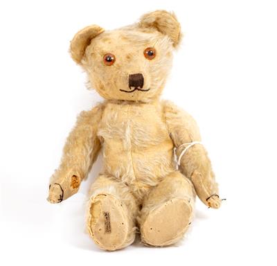 Lot 417 - AN EARLY TO MID 20TH CENTURY MERRYTHOUGHT STUFFED TEDDY BEAR