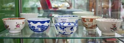 Lot 423 - AN ANTIQUE CHINESE BLUE AND WHITE PORCELAIN TEA BOWL
