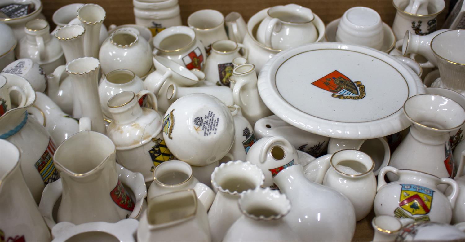Lot 464 - A LARGE COLLECTION OF GOSS CRESTED CHINA