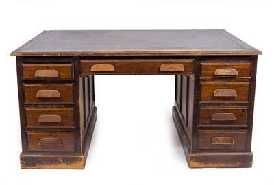 Lot 481 - A PEDESTAL DESK