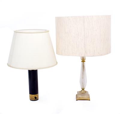 Lot 506 - A CONTEMPORARY CYLINDRICAL BLACK LACQUERED TABLE LAMP