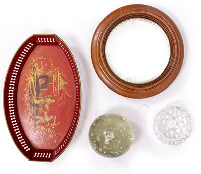 Lot 512 - AN ORREFORS GLASS DISH