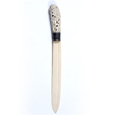Lot 16 - Ivory paper knife