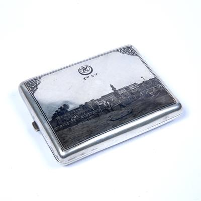 Lot 20 - White metal cigarette case
