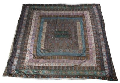 Lot 194 - Silk bedcover