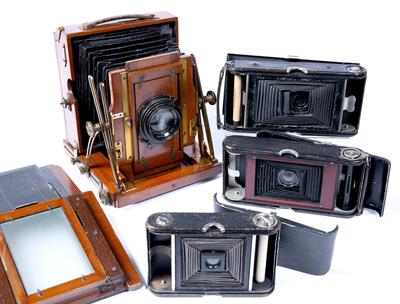 Lot 333 - Aldis Anastigmat wooden plate camera