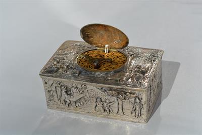 Lot 401 - Silver cased singing bird automaton box