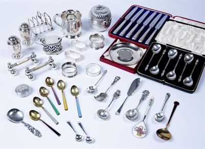 Lot 417 - Collection of silver items