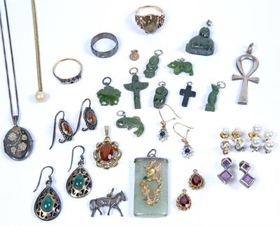 Lot 429 - Collection of jewellery