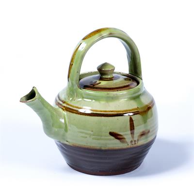 Lot 531 - Winchcombe pottery teapot and cover