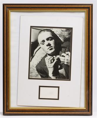 Lot 18 - CINEMA AND ENTERTAINMENT SIGNATURES AND PHOTOGRAPHS
