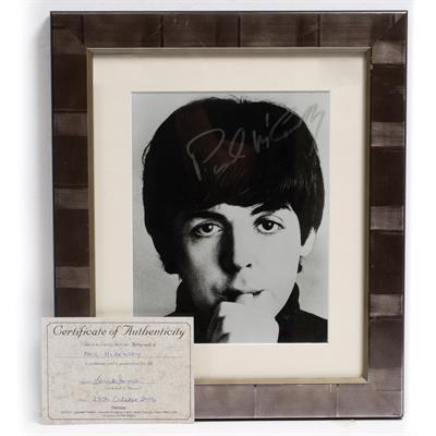 Lot 18 - CINEMA AND ENTERTAINMENT SIGNATURES AND PHOTOGRAPHS