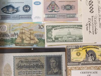 Lot 69 - A COLLECTION OF BRITISH AND FOREIGN BANK NOTES