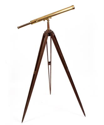 Lot 81 - A VICTORIAN BRASS TELESCOPE