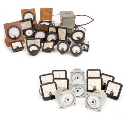 Lot 92 - A COLLECTION OF VARIOUS DIALS