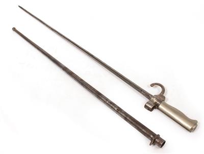 Lot 123 - A FRENCH 1883 BAYONET