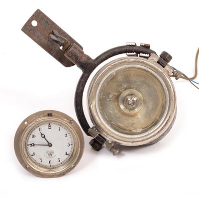 Lot 186 - AN EARLY SMITHS CAR CLOCK