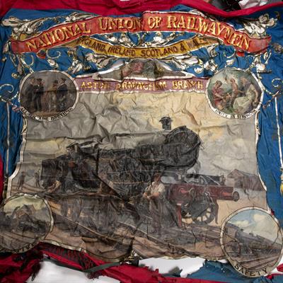 Lot 216 - A LATE 19TH / EARLY 20TH CENTURY RAILWAY UNION BANNER