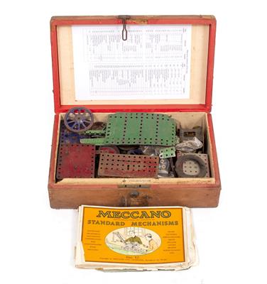 Lot 235 - A COLLECTION OF MID 20TH CENTURY MECCANO