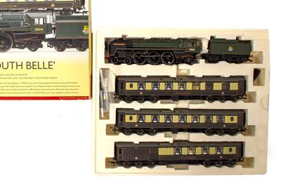 Lot 240 - A HORNBY 'BOURNEMOUTH BELLE' TRAIN SET