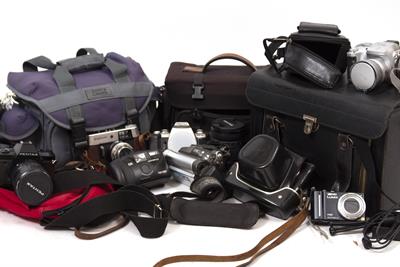 Lot 290 - A COLLECTION OF CAMERAS