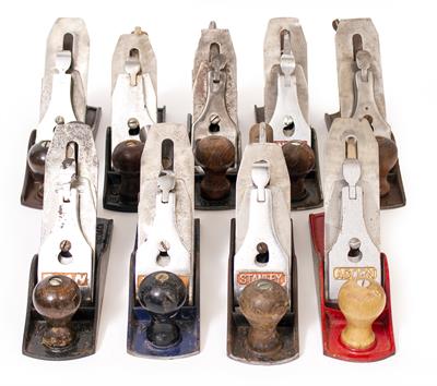 Lot 311 - NINE NUMBER 4 WOOD PLANES