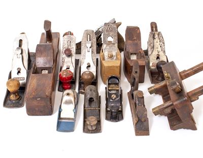 Lot 312 - A COLLECTION OF ANTIQUE AND LATER WOOD PLANES