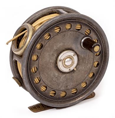 Lot 362 - A HARDY BROTHERS 'ST GEORGE' FISHING REEL