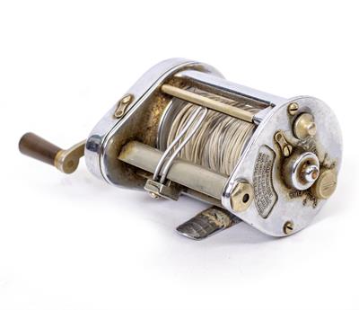 Lot 364 - A HARDY BROTHERS 'ELAREX' MULTIPLYING SPINNING REEL